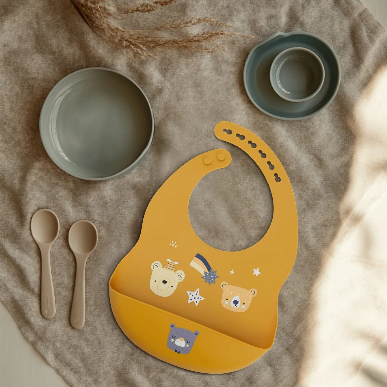 1PCS Silicone Baby Bib Waterproof Saliva Bibs Cartoon Newborn Soft Aprons Portable Baby Burp Scarf Baby Feeding Accessories