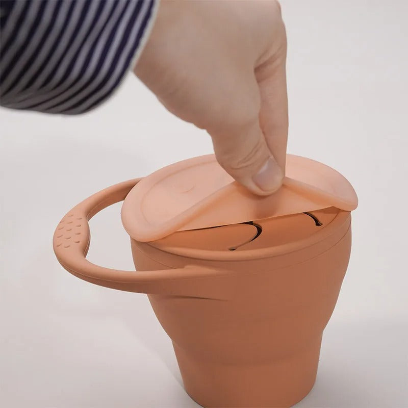 100%Food Safe Approve Silicone Container For Small Items Fashionable Snack cup Portable Food Cup With Lid Baby Accessories
